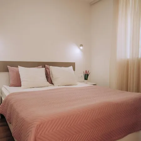 Pupa , Elesec Appartement