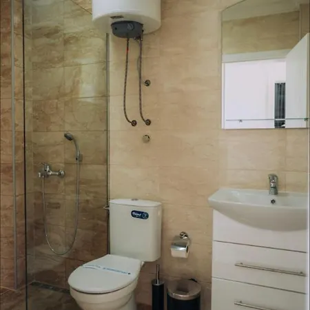 Pupa , Elesec Appartement *